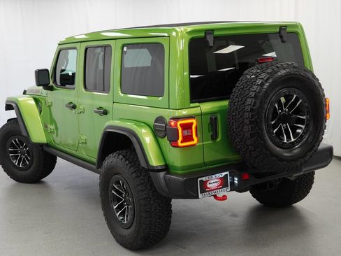 Used 2025 Jeep Wrangler Unlimited Rubicon w/ XTREMEE 35" Tire Package AWD/4WD image 26
