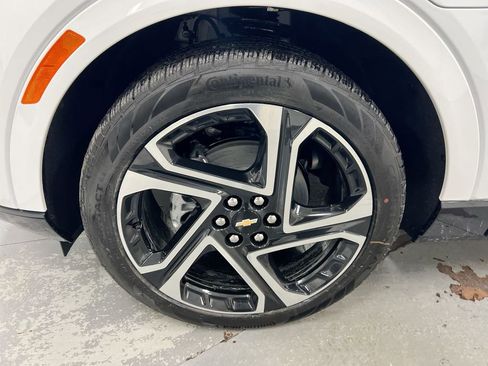 New 2026 Chevrolet Equinox EV LT image 27