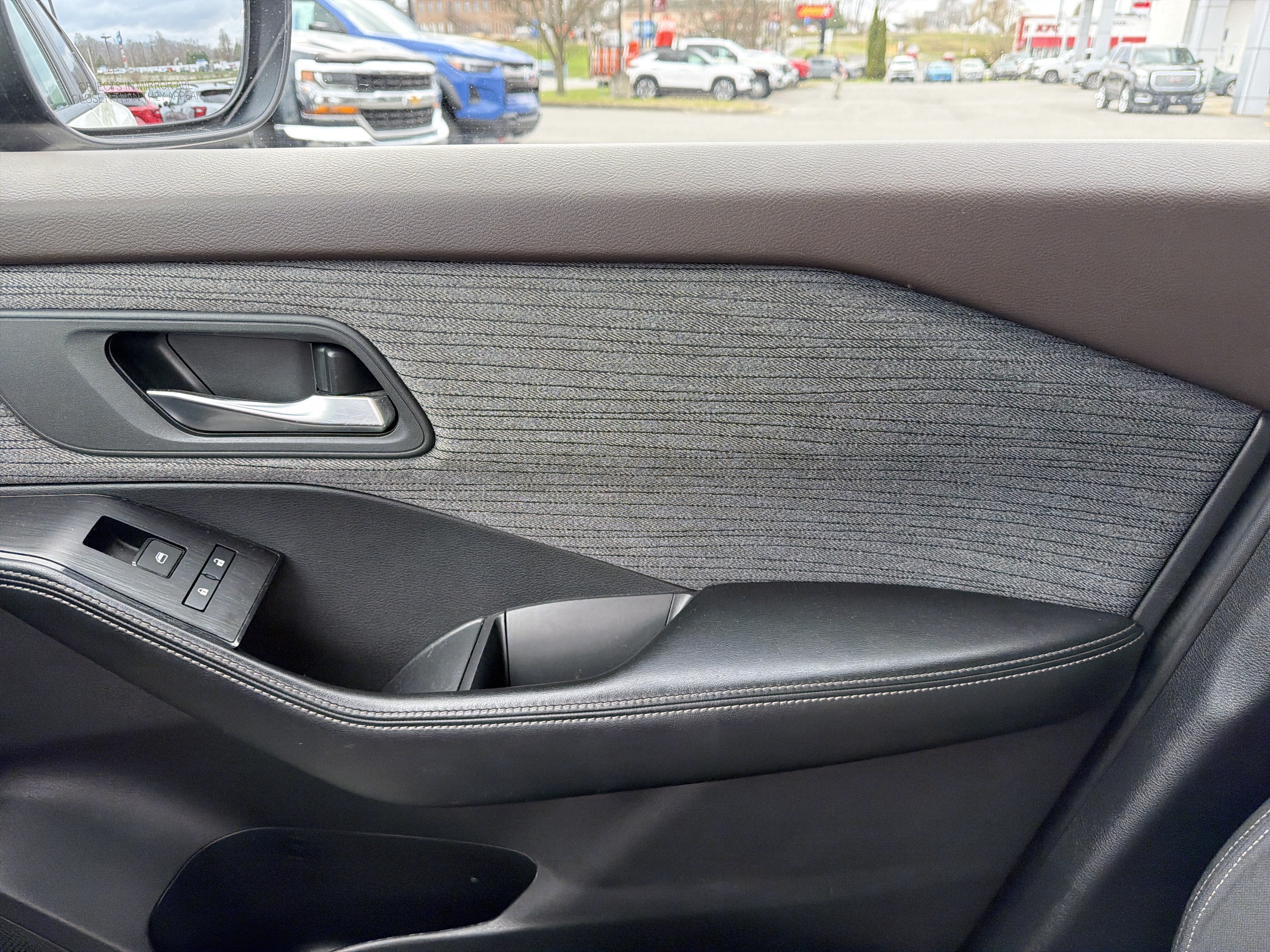 Used 2023 Nissan Rogue SV AWD/4WD image 25