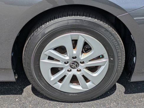 Used 2016 Toyota Prius Two FWD image 9