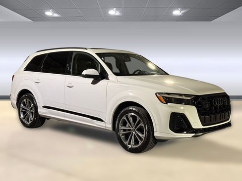 Certified 2025 Audi Q7 2.0T Premium w/ Convenience Plus Package image 7
