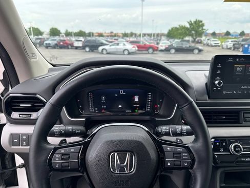 Certified 2024 Honda Pilot Elite image 13
