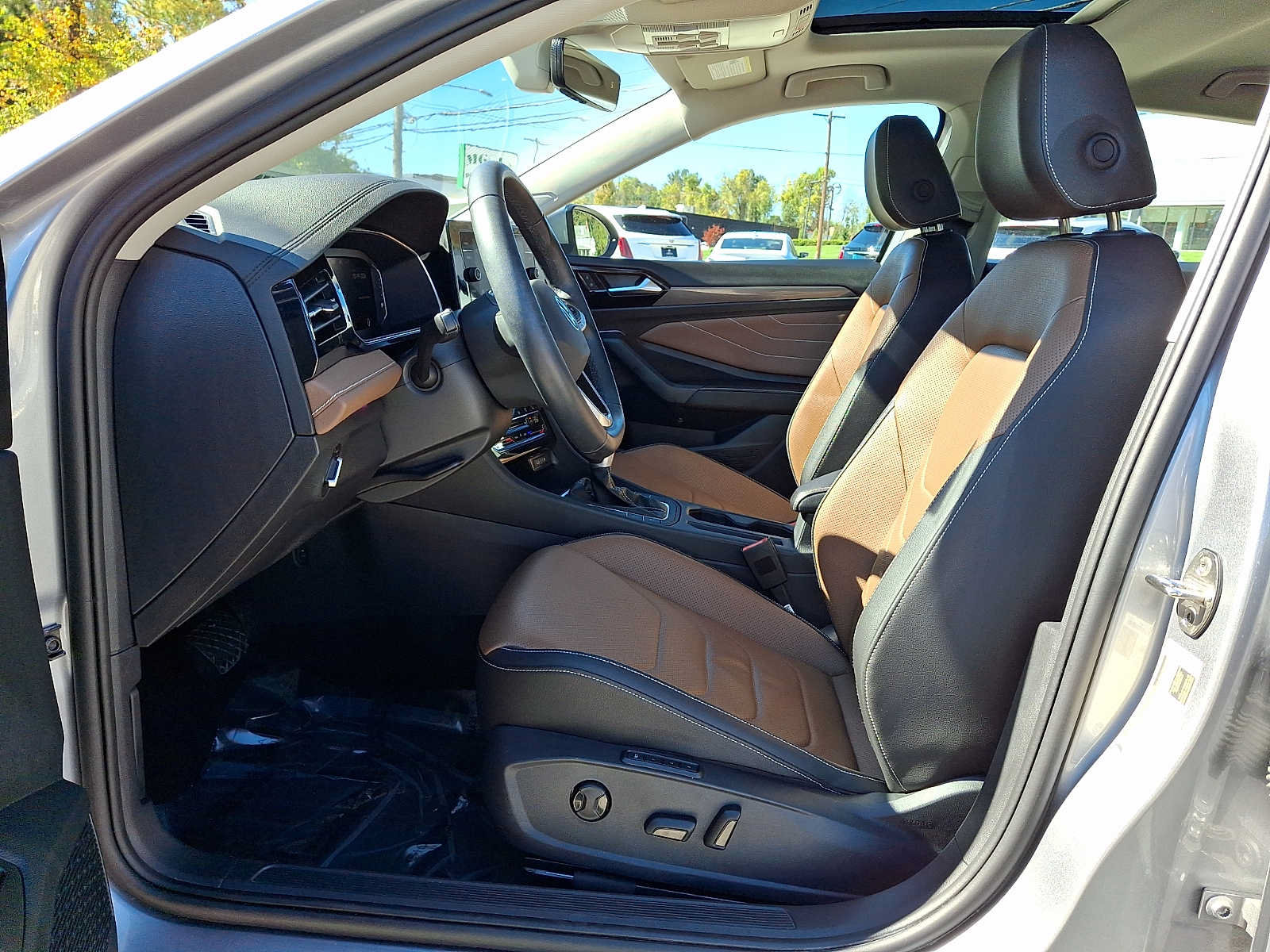 Used 2025 Volkswagen Jetta SEL FWD image 16