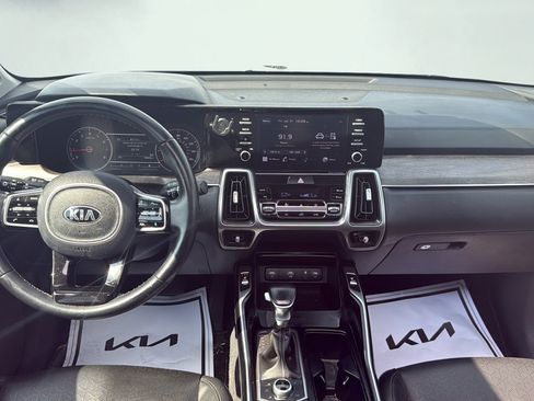 Used 2021 Kia Sorento EX w/ Panoramic Sunroof Package AWD/4WD image 17