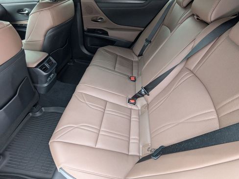 Certified 2025 Lexus ES 300h w/ Luxury Package image 23