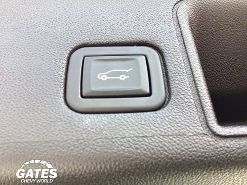 Used 2023 GMC Terrain SLE w/ Driver Convenience Package FWD image 13