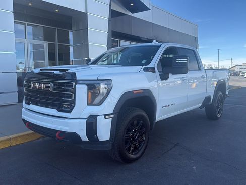 Used 2025 GMC Sierra 2500 AT4 image 9