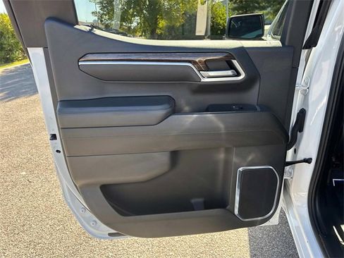 Used 2025 GMC Sierra 1500 SLE image 15