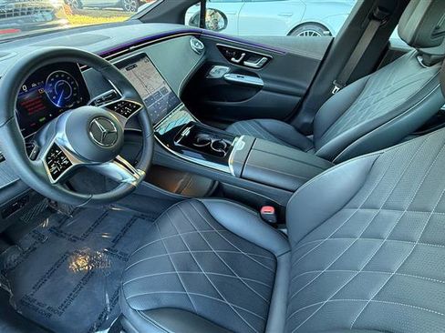 Used 2023 Mercedes-Benz EQE 500 4MATIC Sedan w/ Pinnacle Trim Package image 7