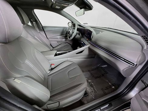 Certified 2024 Hyundai Elantra SEL w/ Convenience Package image 29