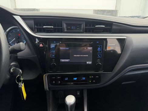 Used 2017 Toyota Corolla SE w/ Carpet Mat Package (TMS) FWD image 17