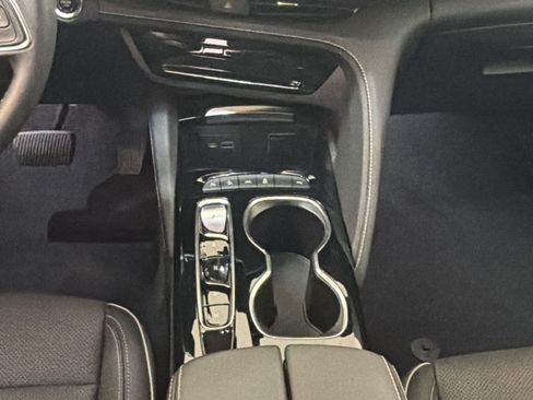 Used 2021 Buick Envision Essence AWD/4WD image 17