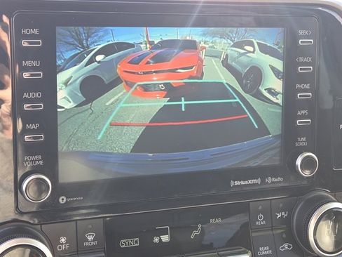 Used 2021 Toyota Highlander XLE image 13