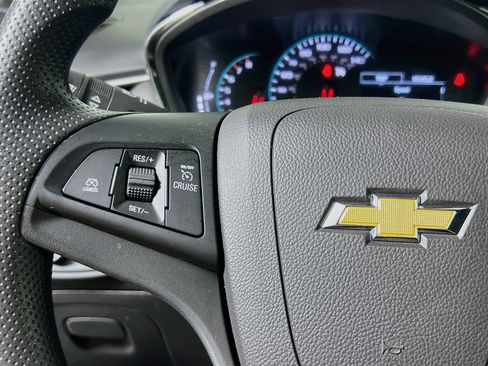 Used 2022 Chevrolet Trax LS w/ Tint and Cruise Package FWD image 18