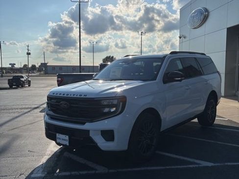 New 2025 Ford Expedition Platinum w/ Stealth Performance Package image 7