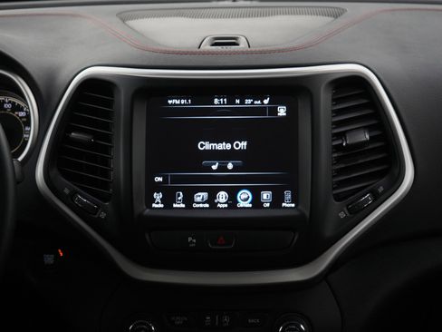 Used 2018 Jeep Cherokee Trailhawk w/ Cold Weather Group image 14