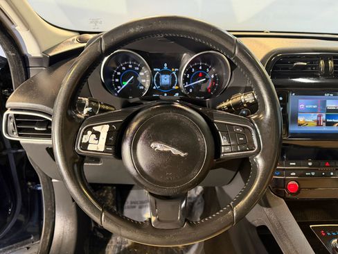 Used 2018 Jaguar F-PACE Premium AWD/4WD image 15
