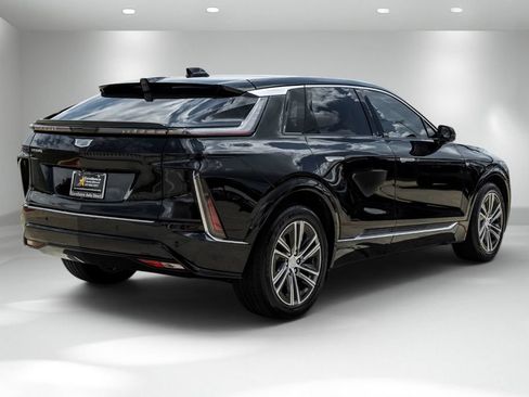 Used 2023 Cadillac Lyriq AWD image 9