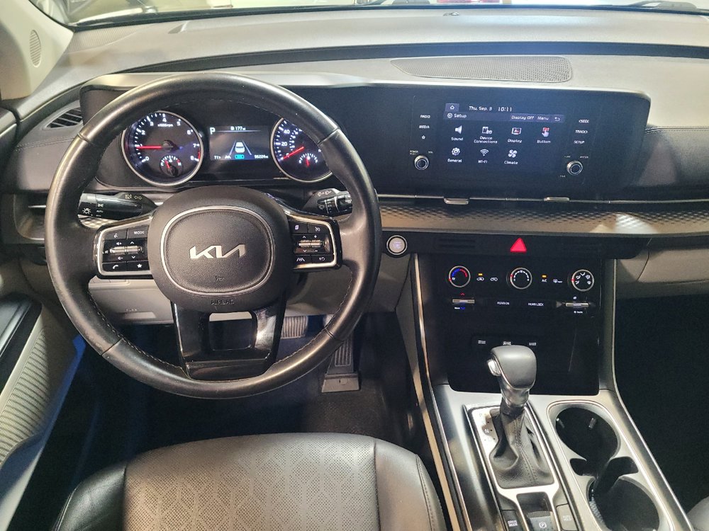 Used 2022 Kia Carnival LX FWD image 22