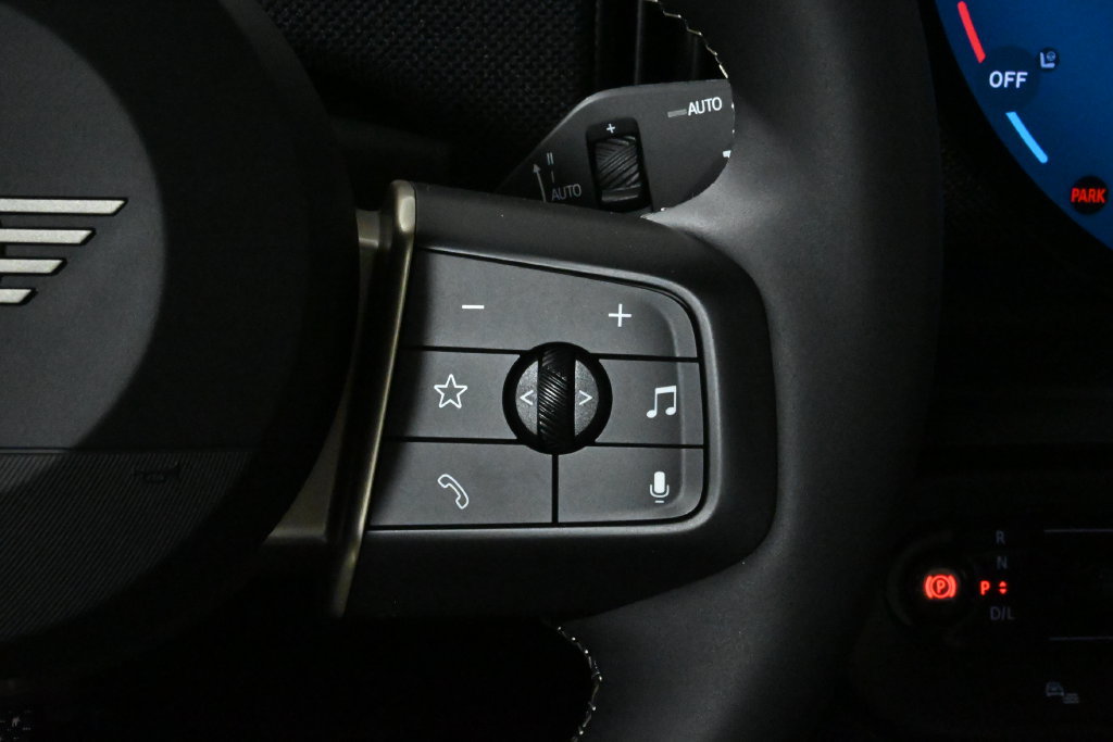 Certified 2025 MINI Cooper 2-Door Hardtop FWD image 19