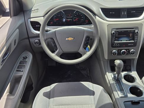 Used 2017 Chevrolet Traverse LS FWD image 13