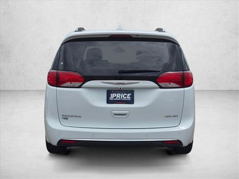 Used 2019 Chrysler Pacifica Limited FWD image 7