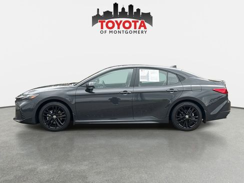 Used 2025 Toyota Camry SE image 6