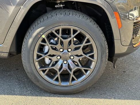 New 2025 Jeep Grand Cherokee Summit image 12