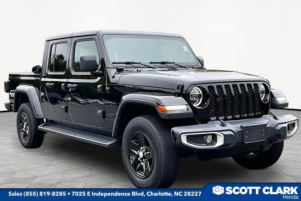 Used 2022 Jeep Gladiator Sport AWD/4WD image 1