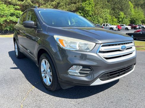 Used 2018 Ford Escape SE FWD image 3
