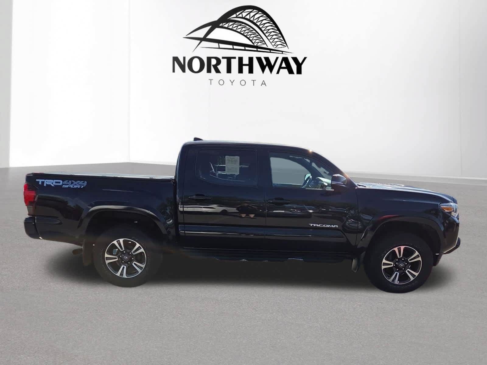 Used 2018 Toyota Tacoma TRD Sport AWD/4WD image 2
