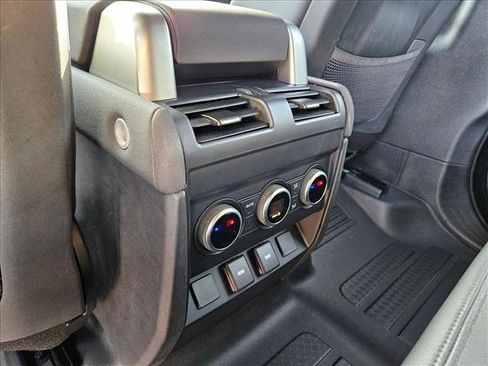 Used 2023 Land Rover Defender 130 SE image 18