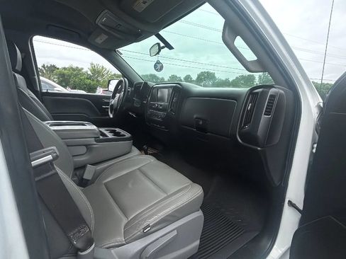 Used 2017 Chevrolet Silverado 1500 Custom w/ Custom Convenience Package AWD/4WD image 11