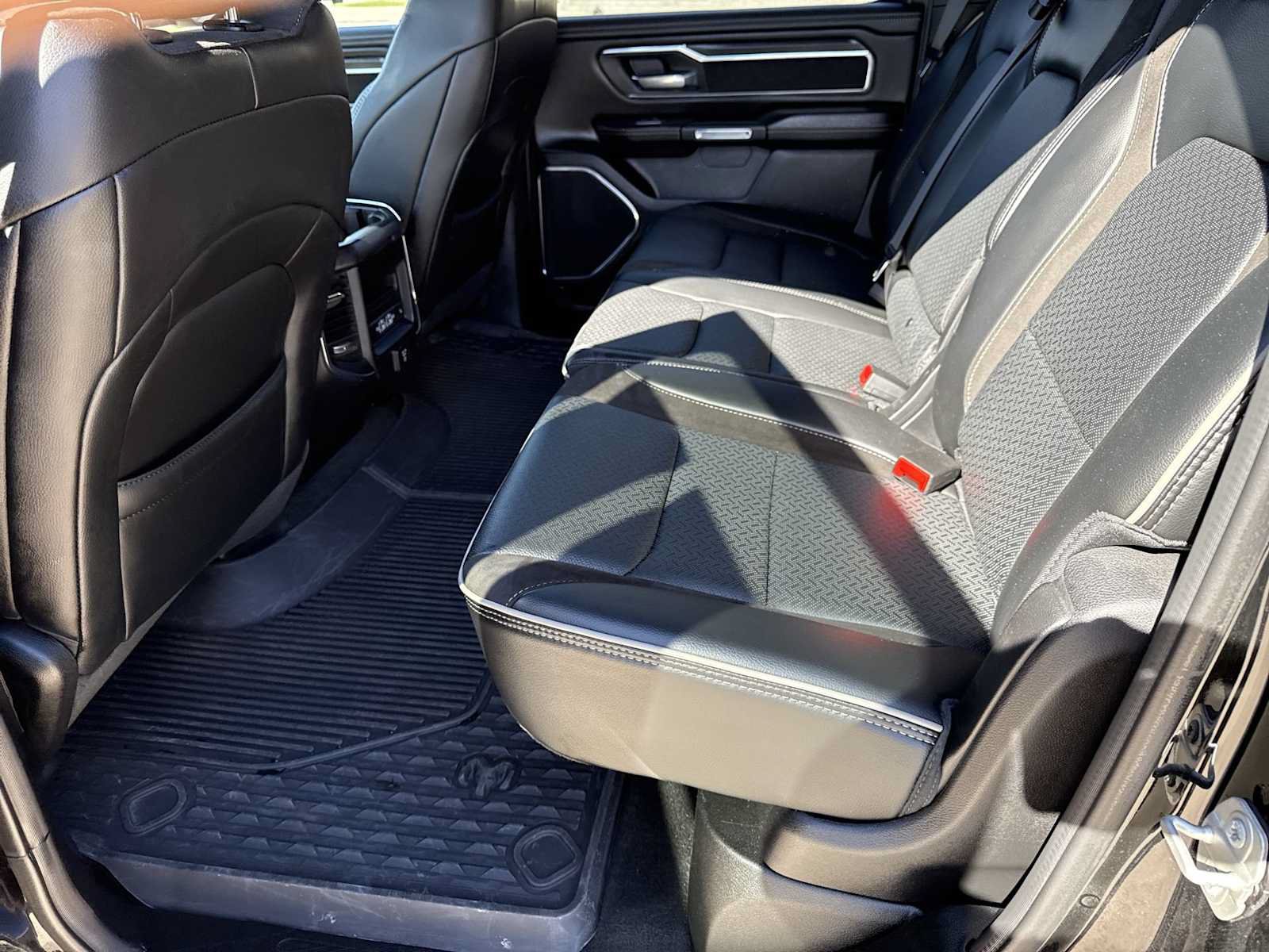 Used 2024 RAM 1500 Laramie AWD/4WD image 18