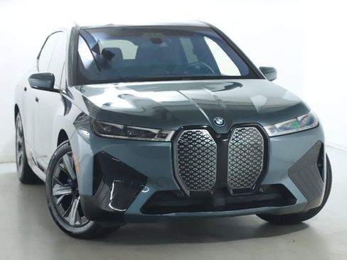 Certified 2023 BMW iX xDrive50 w/ Premium Package AWD/4WD image 2