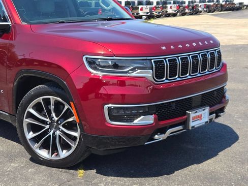 Certified 2024 Jeep Wagoneer Series III w/ Premium Group I AWD/4WD image 39