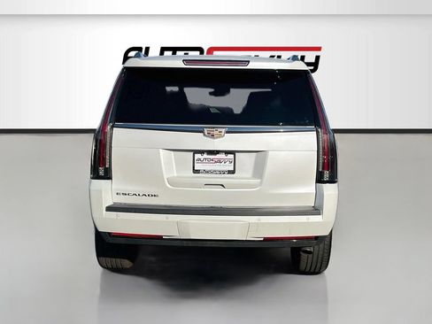 Used 2019 Cadillac Escalade Luxury w/ LPO, Radiant Package RWD image 6