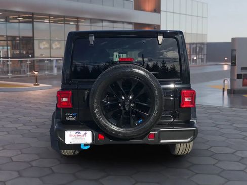 Used 2023 Jeep Wrangler Unlimited Sahara w/ Cold Weather Group image 8