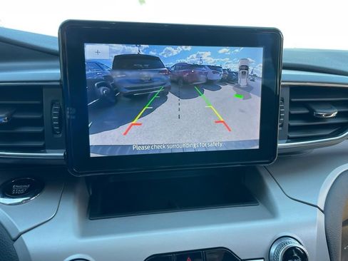 Used 2023 Ford Explorer XLT w/ Equipment Group 202A AWD/4WD image 18