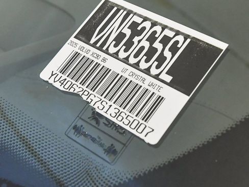 Certified 2025 Volvo XC90 B6 Ultra w/ Protection Package Premier image 32