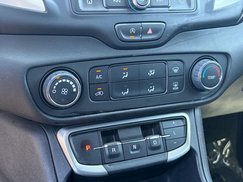 Used 2024 GMC Terrain SLE AWD/4WD image 23