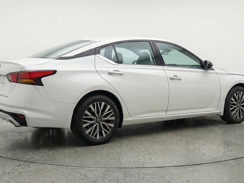 Used 2025 Nissan Altima 2.5 SV image 9