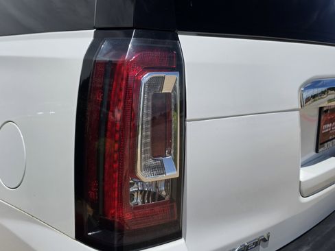 Used 2018 GMC Yukon Denali image 10