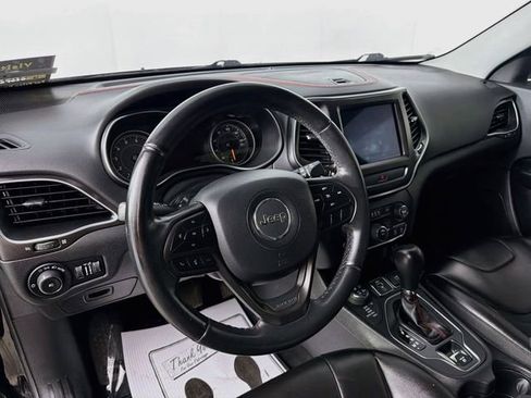 Used 2020 Jeep Cherokee Trailhawk AWD/4WD image 9