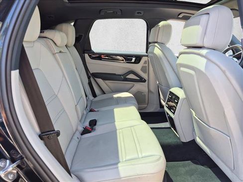 Used 2019 Porsche Cayenne E-Hybrid AWD/4WD image 22