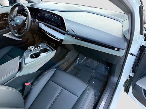 Used 2025 Cadillac Optiq Sport 1 w/ LPO, Floor Liner Package AWD/4WD image 16