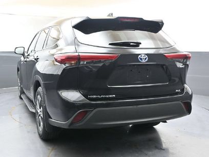 Used 2021 Toyota Highlander XLE