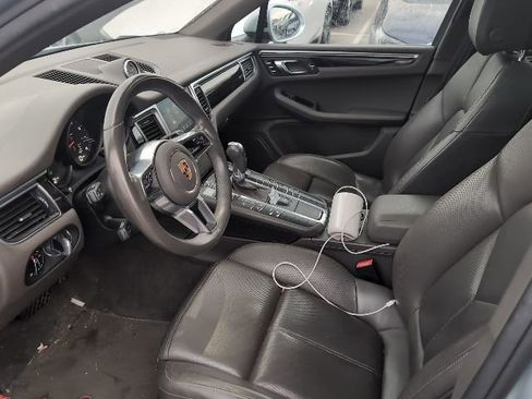 Used 2018 Porsche Macan AWD/4WD image 3