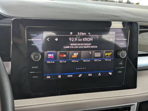 Used 2025 Volkswagen Taos SE FWD image 18