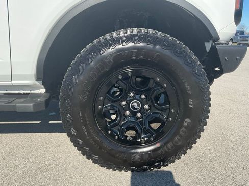 Used 2024 Ford Bronco Wildtrak image 10
